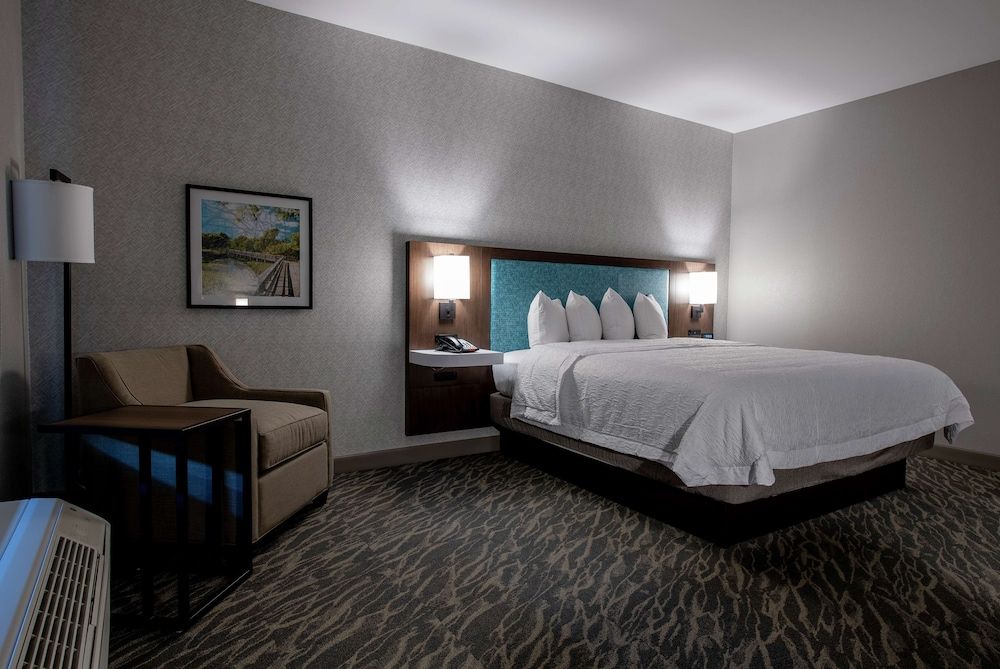 Room, 1 King Bed, Microwave