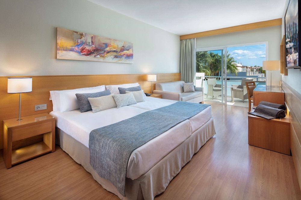Standard Room (2 adults and 2 children)
