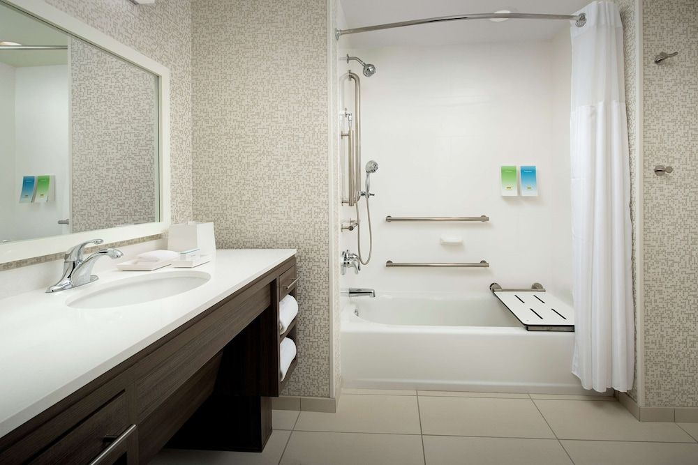 Suite, 1 King Bed, Accessible, Bathtub