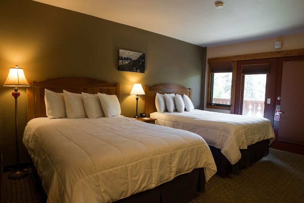 Room - 2 Queen, River View