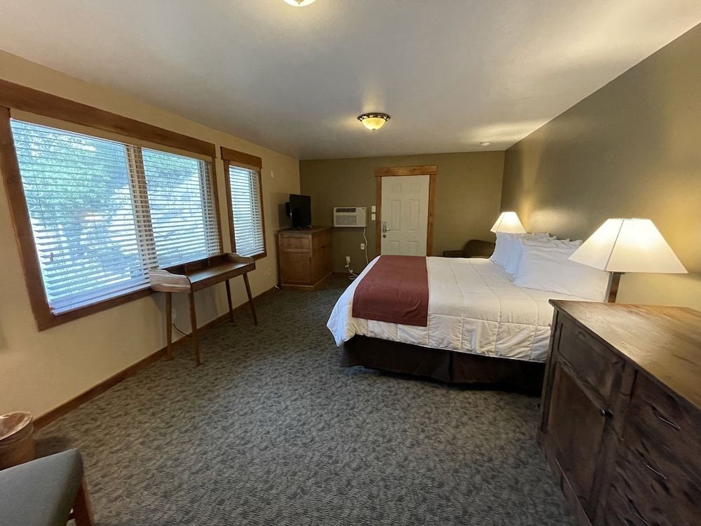 King and 2 Queen Room, River View