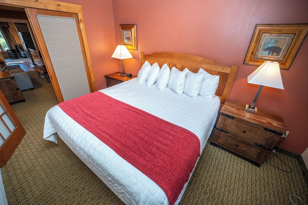 Suite, Multiple Beds, River View, Balcony/Patio