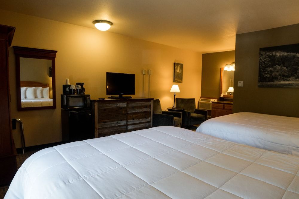 Room - 2 Queen, River View