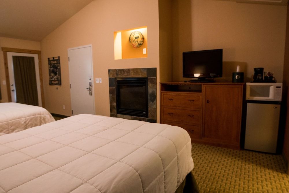 Deluxe, 2 Queen, River View, Balcony/Patio