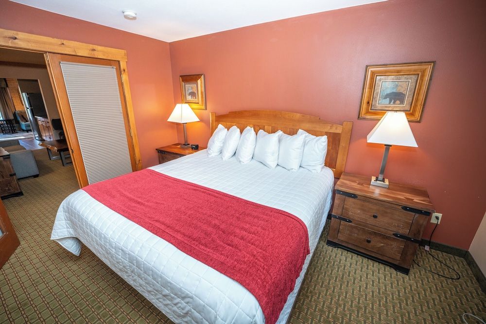 Suite, Multiple Beds, River View, Balcony/Patio