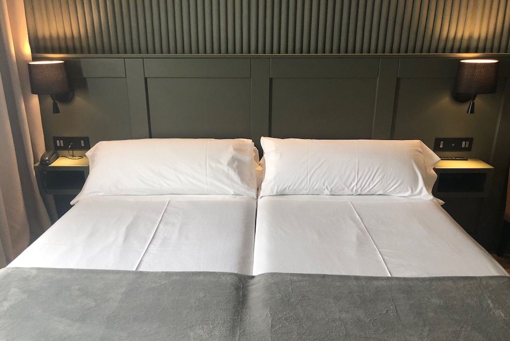 Nuria Hotel Double or Twin Room, City View 2