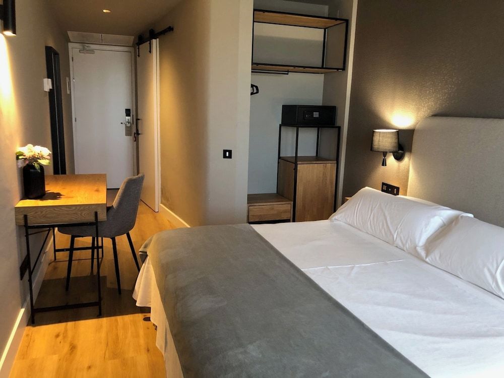 Nuria Hotel Double or Twin Room, Balcony, Pool View 2