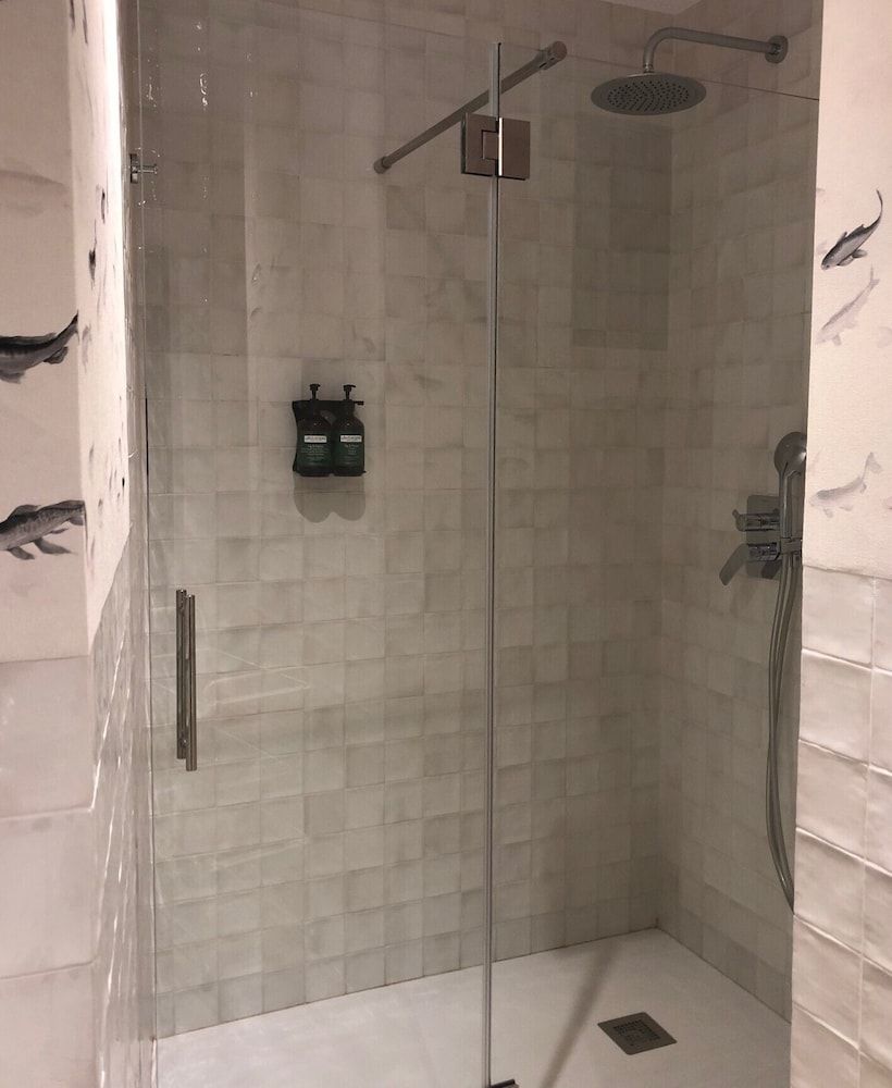 Nuria Hotel Double or Twin Room, City View 5