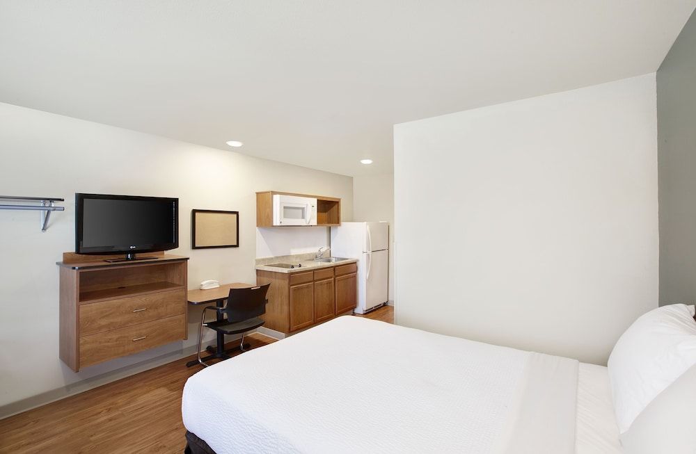 Room, 1 Queen Bed, Accessible, Non Smoking (Roll-in Shower)
