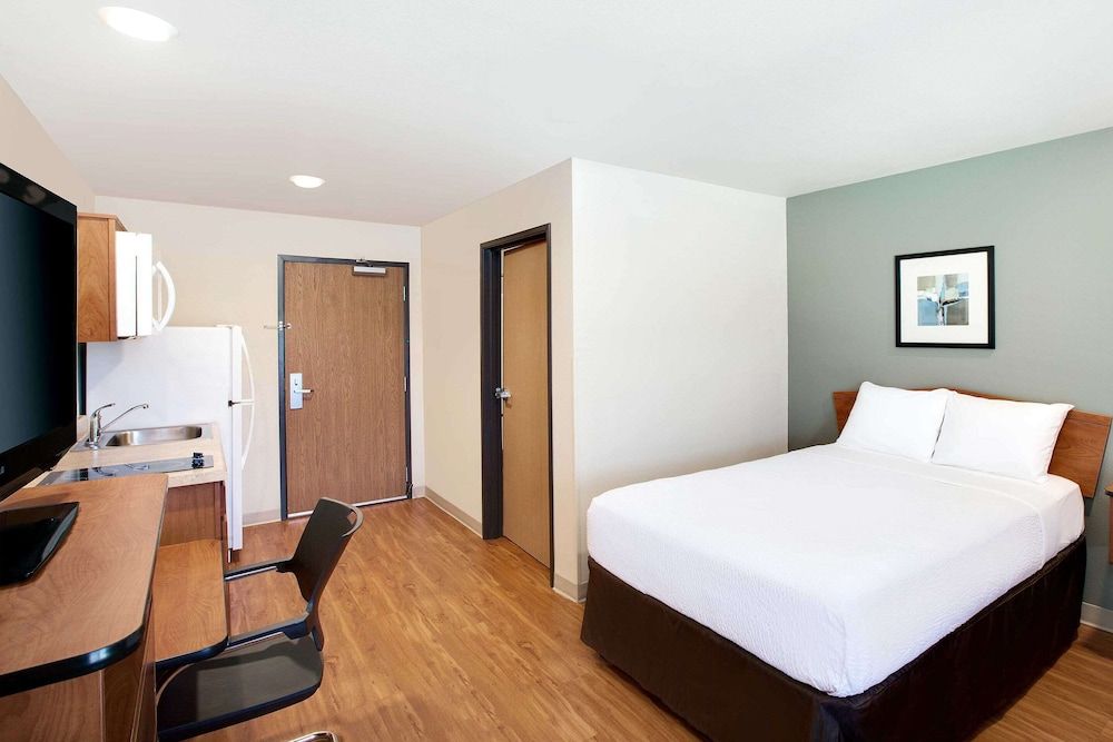 Room, 1 Queen Bed, Accessible, Non Smoking (Roll-in Shower)