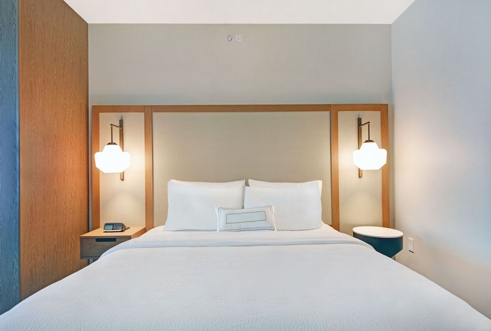 Suite, 1 King Bed with Sofa bed (Mobility Accessible, Tub)