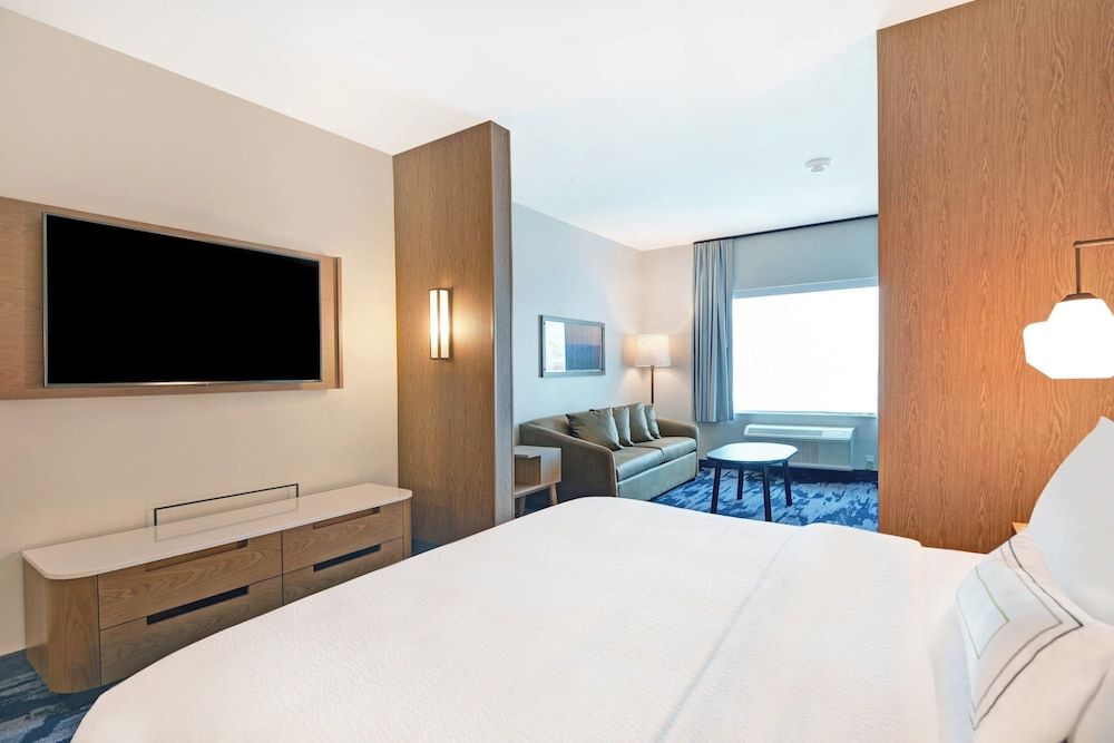 Suite, 1 King Bed with Sofa bed, Non Smoking