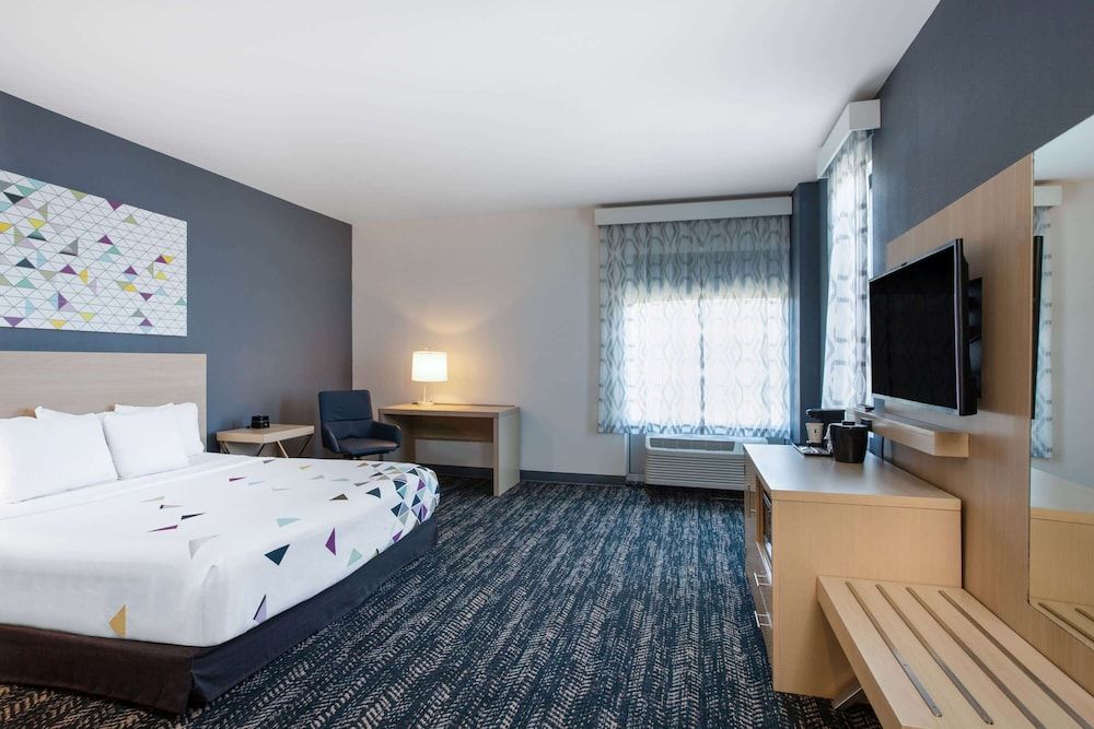 Room, 1 King Bed, Accessible, Non Smoking (Mobility/Hearing Impaired)