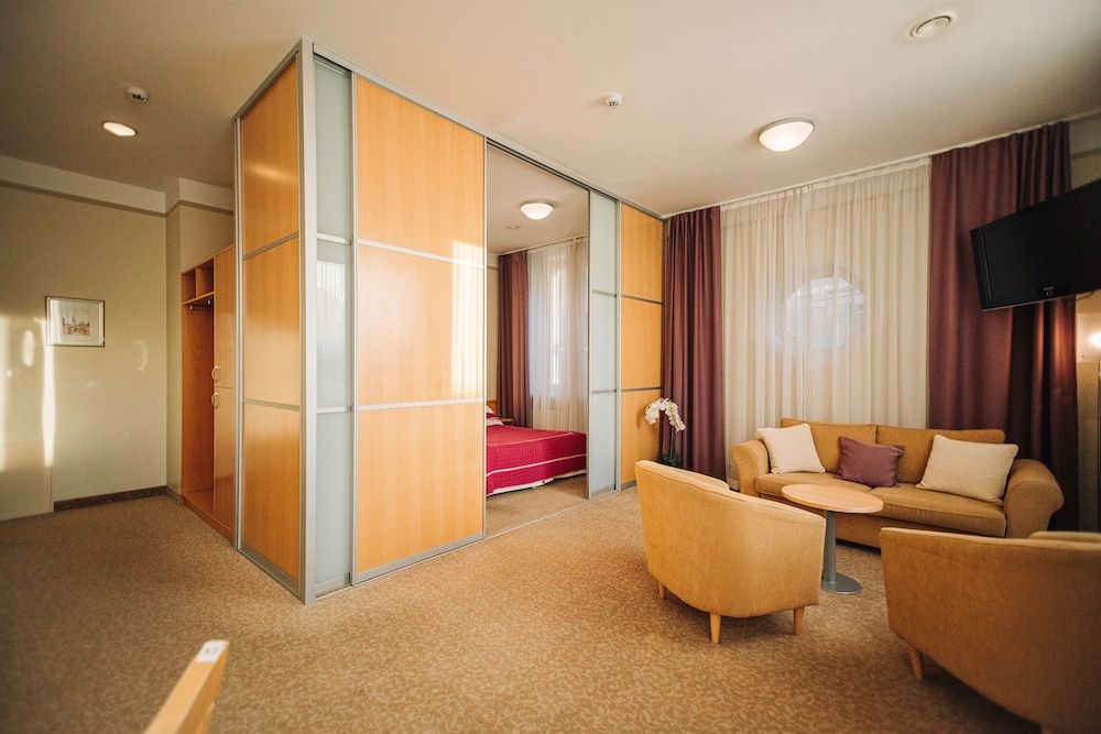 Rixwell Viru Square Hotel Tallinn Two room Suite with SPA bath 7