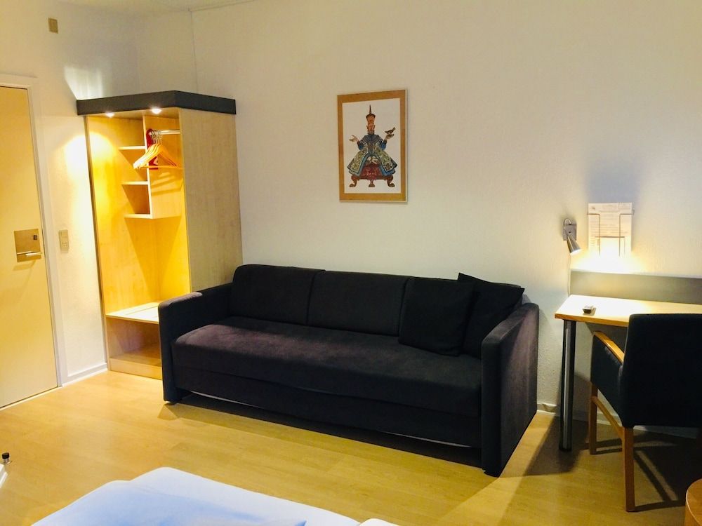 City Hotel Nattergalen Standard Double Room (with Sleeping Couch) 7