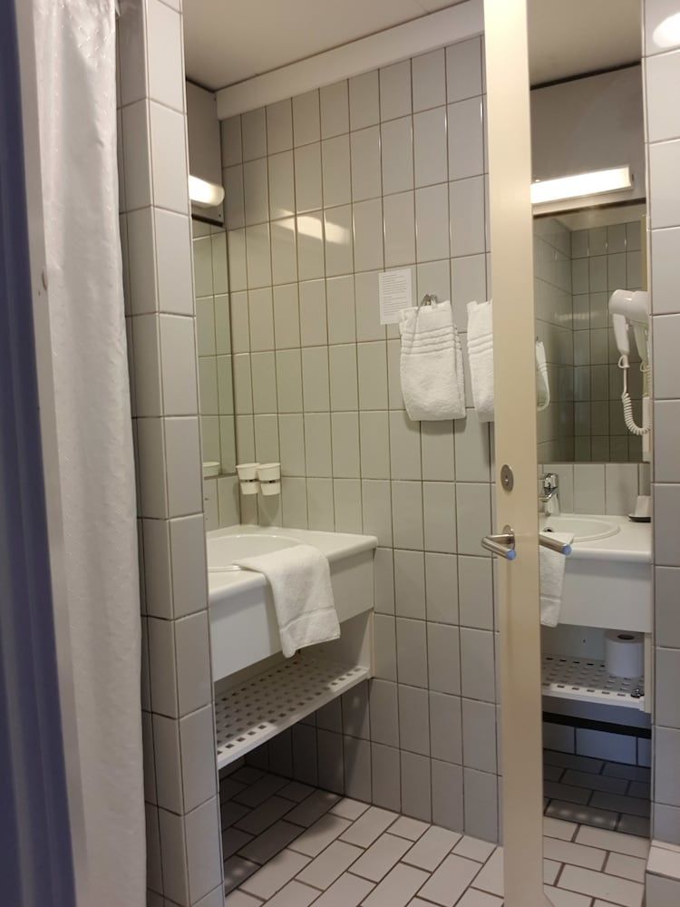 City Hotel Nattergalen Standard Double Room (with Sleeping Couch) 4