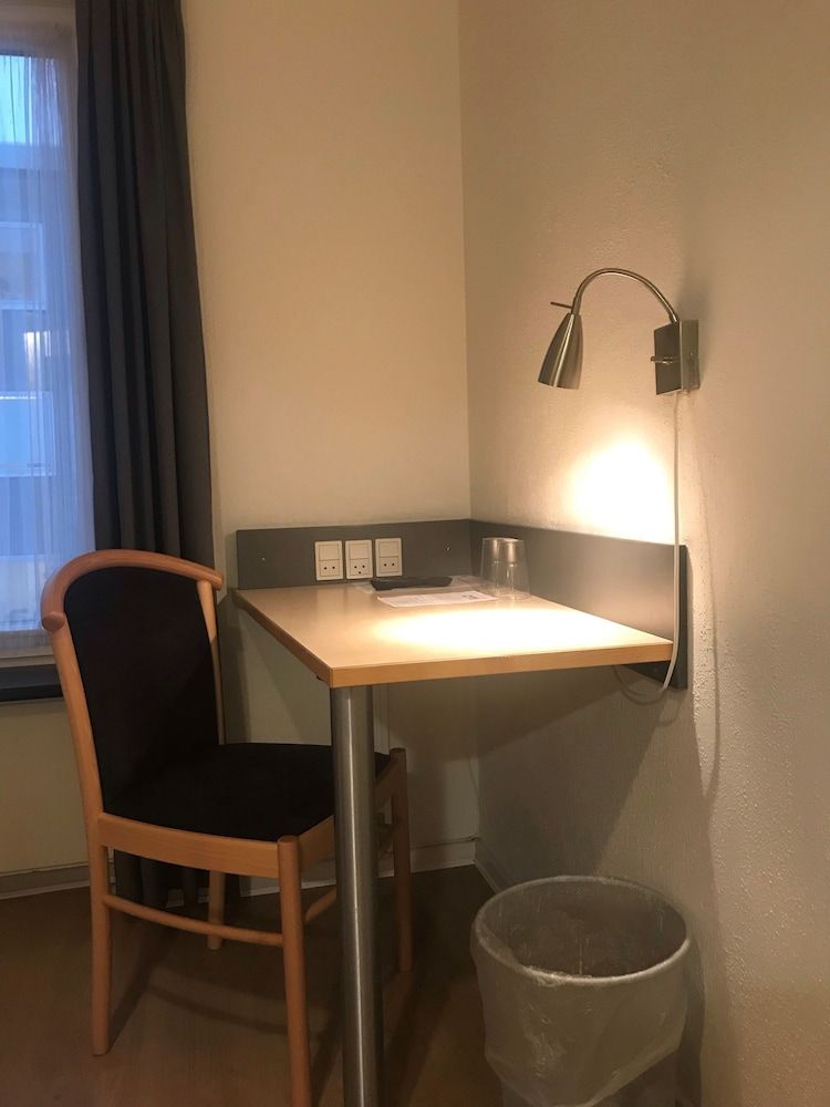 City Hotel Nattergalen Standard Double Room (with Sleeping Couch) 5