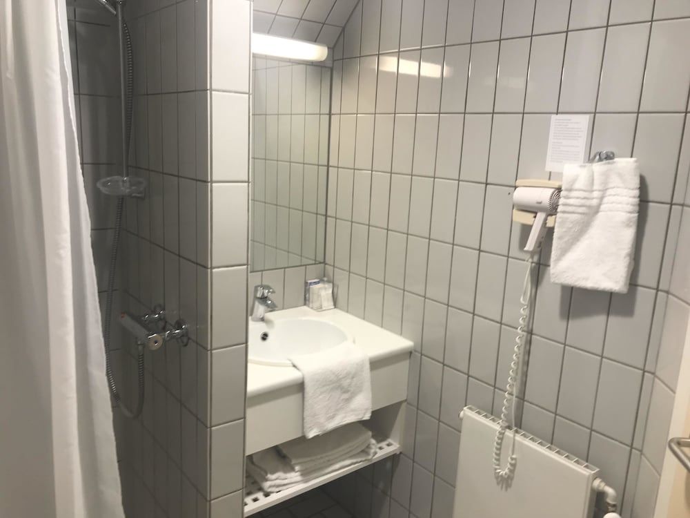 City Hotel Nattergalen Standard Double Room (with Sleeping Couch) 3