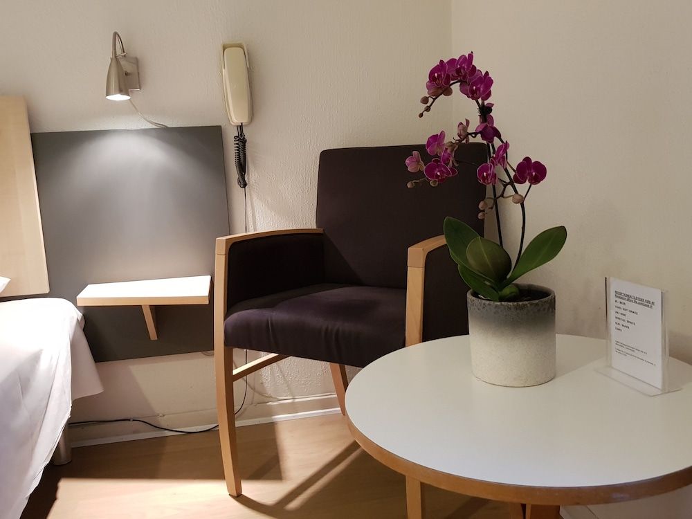 City Hotel Nattergalen Standard Double Room, 2 Twin Beds, Non Smoking Pet Friendly 5