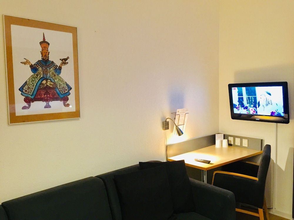 City Hotel Nattergalen Standard Double Room (with Sleeping Couch) 6