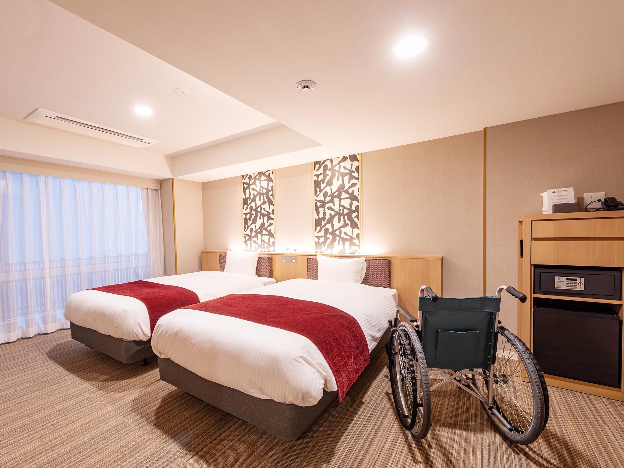 Universal Twin Room