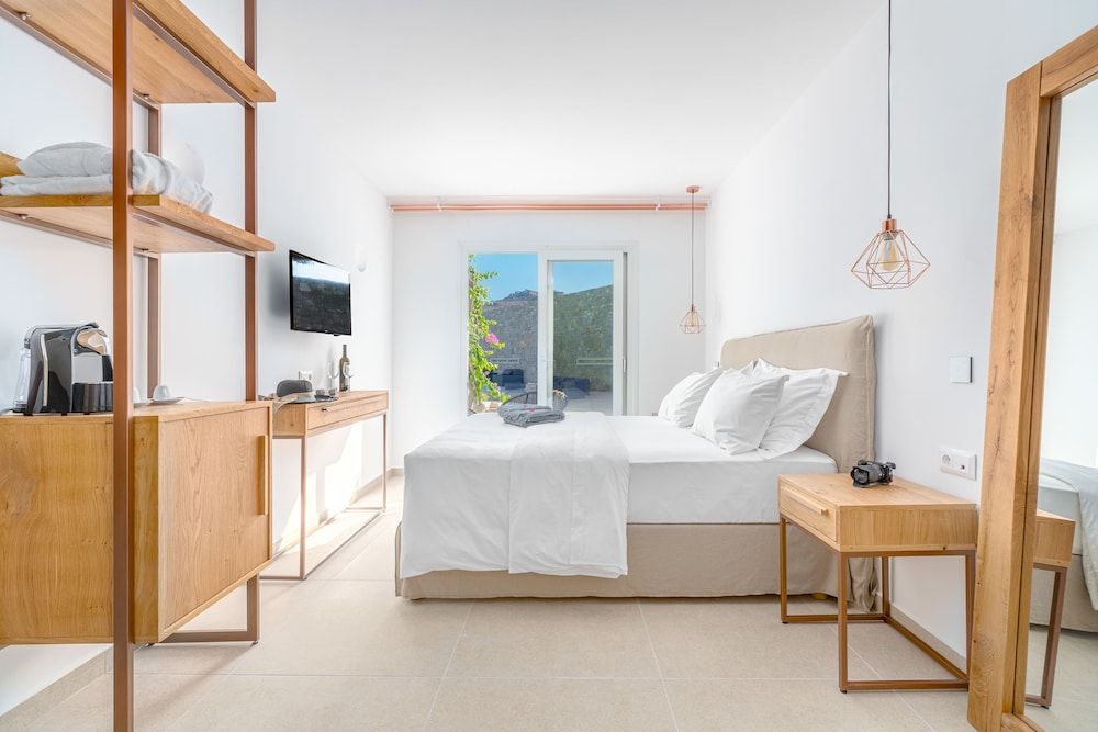 Omnia Mykonos Boutique Hotel & Suites Deluxe Room, Pool View 8