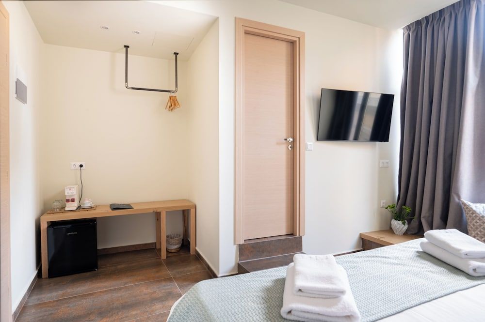 Ciel Living Athens Deluxe Double Room, City View 14