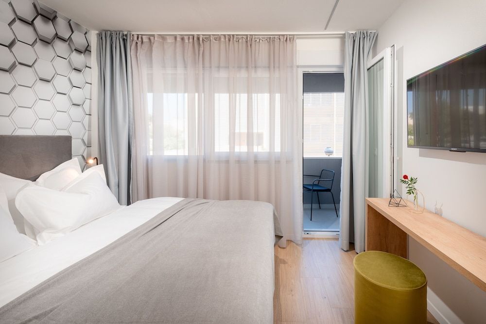 Skaline Luxury rooms Split Deluxe Double or Twin Room, Balcony, City View 3