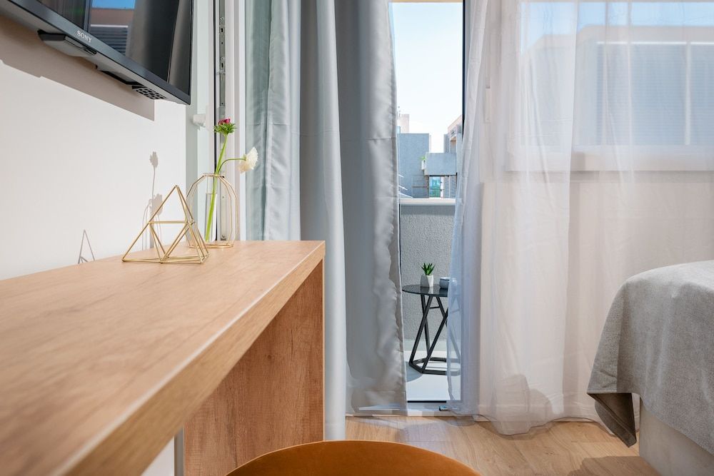 Skaline Luxury rooms Split Deluxe Double or Twin Room, Balcony, City View 11