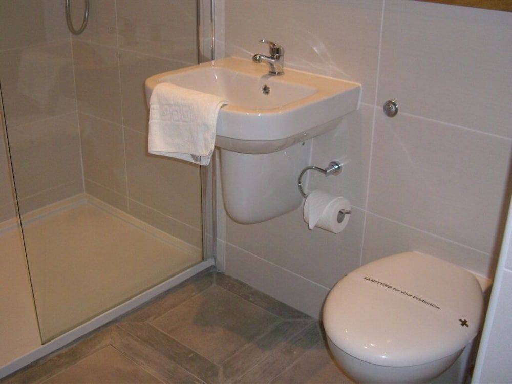 Ash Farm Country Guest House Double Room, Ensuite (Groundfloor - Smaller) 5