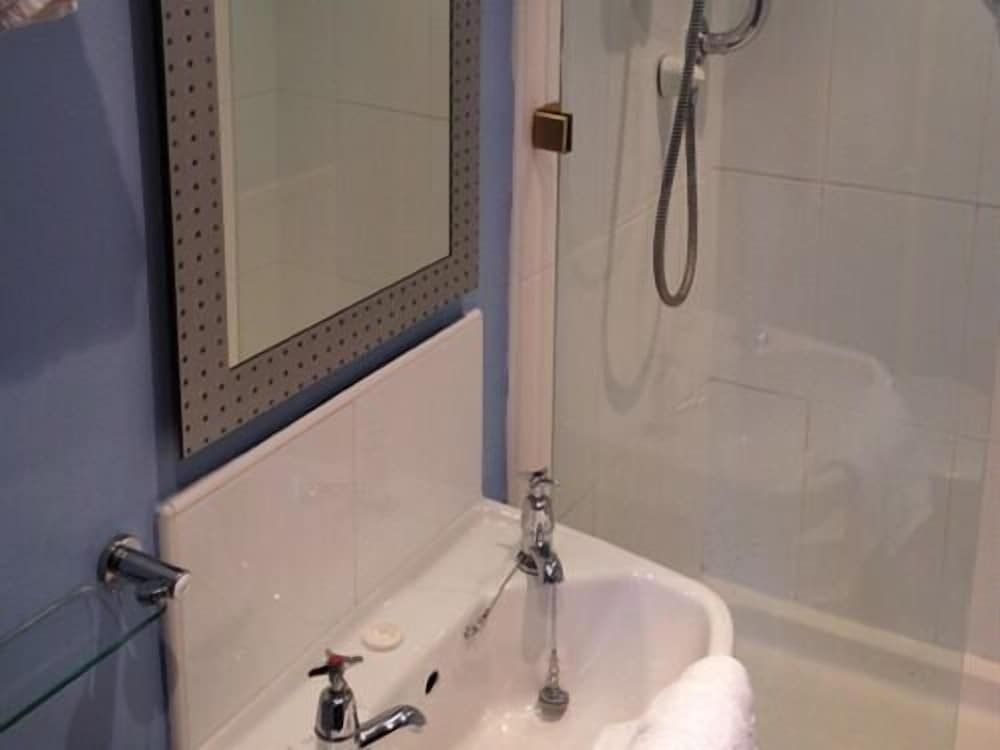 Ash Farm Country Guest House Double Room, Ensuite (Groundfloor - Smaller) 4