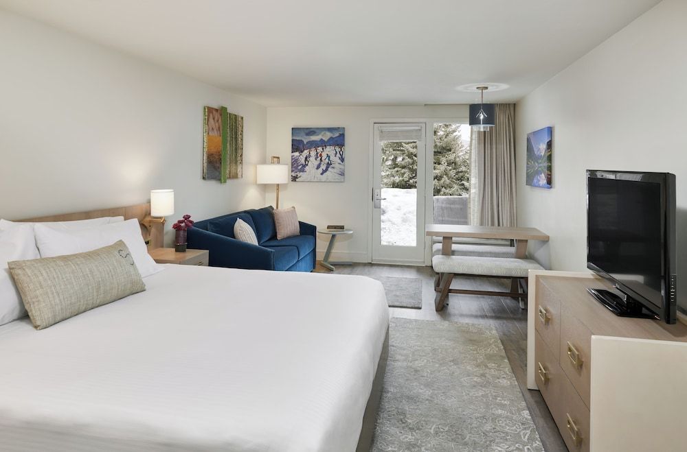 Deluxe Room, 1 King Bed with Sofa bed