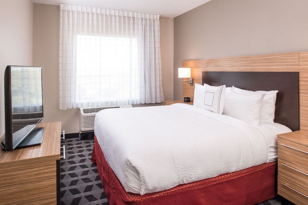 Suite, 1 Bedroom, Non Smoking (Mobility Accessible, Roll-in Shower)