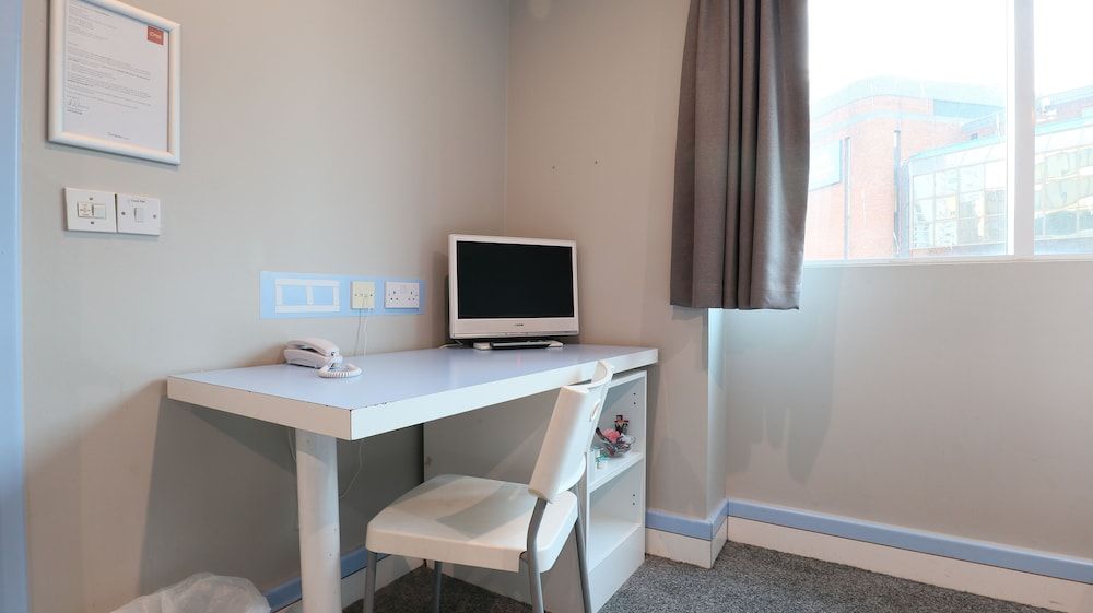 Citrus Hotel Cardiff by Compass Hospitality Triple Room 4