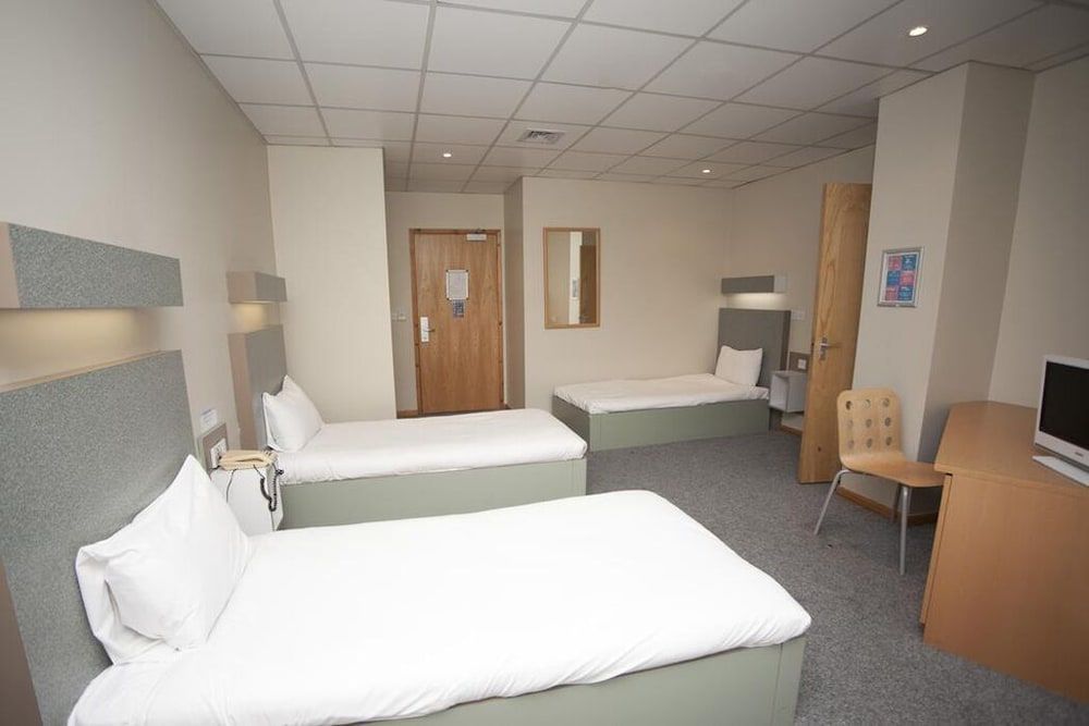 Citrus Hotel Cardiff by Compass Hospitality Triple Room 5