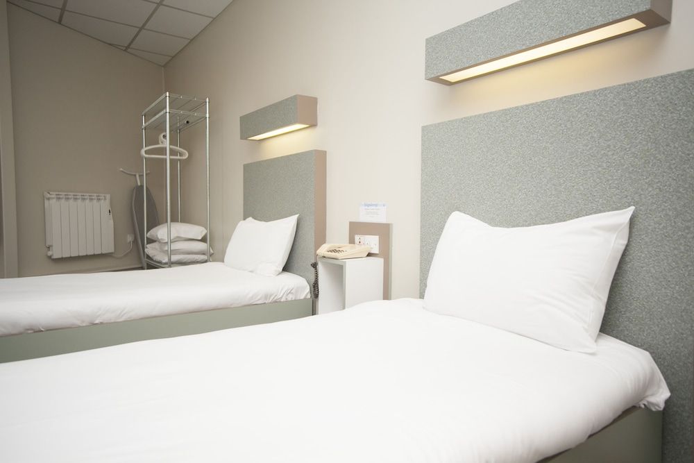 Citrus Hotel Cardiff by Compass Hospitality Triple Room 2