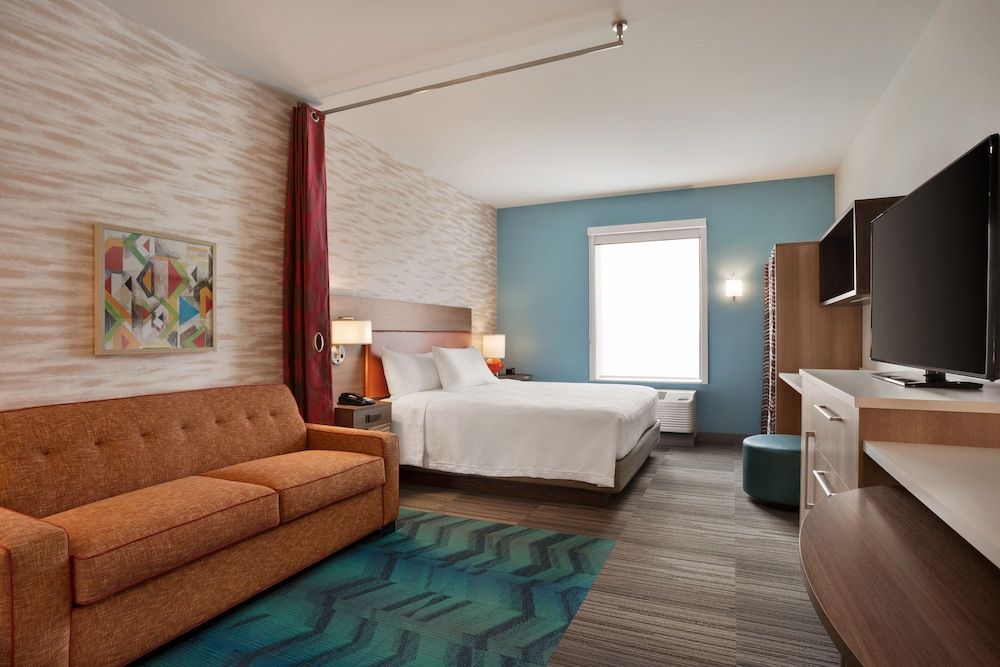 Suite, 1 King Bed, Accessible, Bathtub (Mobility & Hearing)