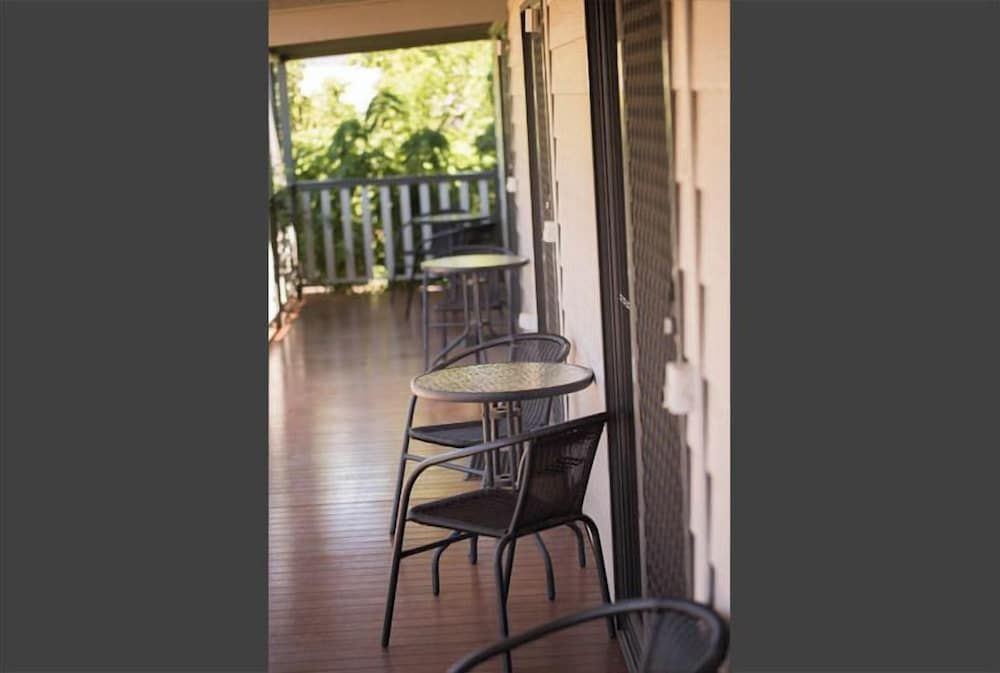 The Rocks Motel Queen Room with Garden View 2