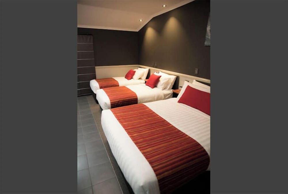 The Rocks Motel Family Quad Room