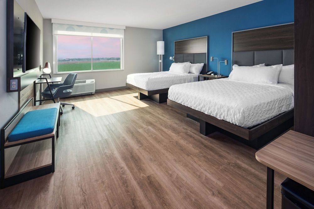 Room, 2 Queen Beds, Accessible (Roll-In Shower)