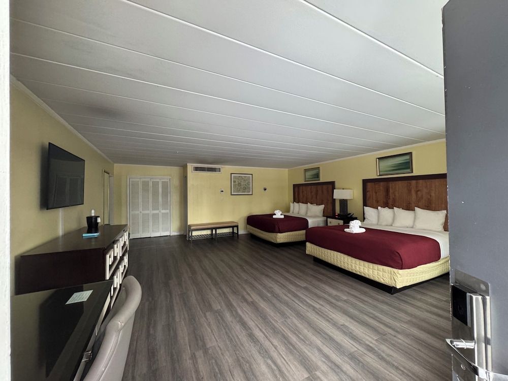 Heart of Manteo Motor Lodge Two King Beds Room, Sofa & Kitchenette