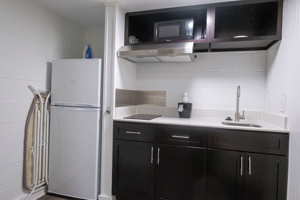 Heart of Manteo Motor Lodge Exclusive Room, 2 Queen Beds, Non Smoking, Kitchenette 4