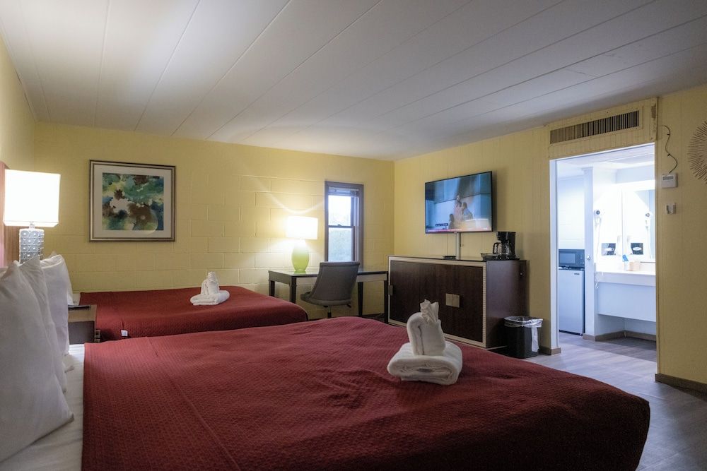 Heart of Manteo Motor Lodge