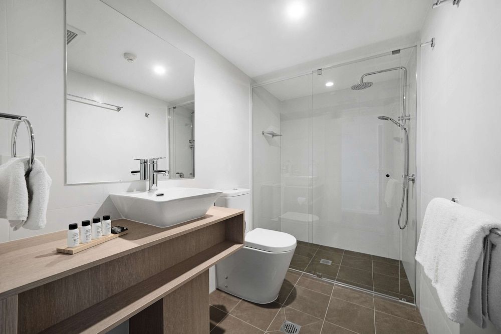 Oaks Toowoomba Hotel Triple Room, 3 Bedrooms, Non Smoking (Dual Key) 8