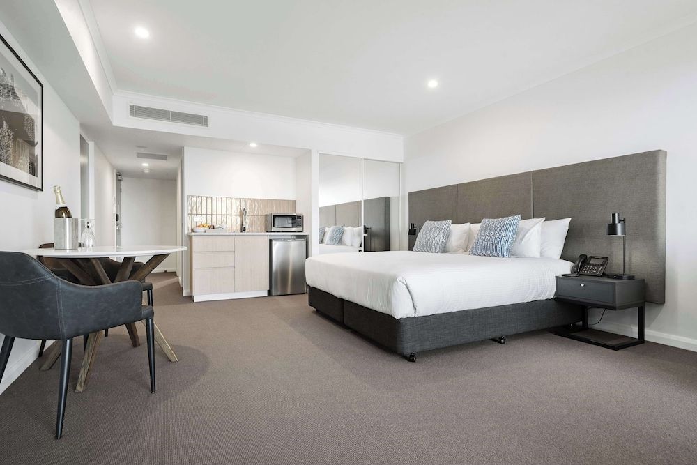 Oaks Toowoomba Hotel Triple Room, 3 Bedrooms, Non Smoking (Dual Key) 4