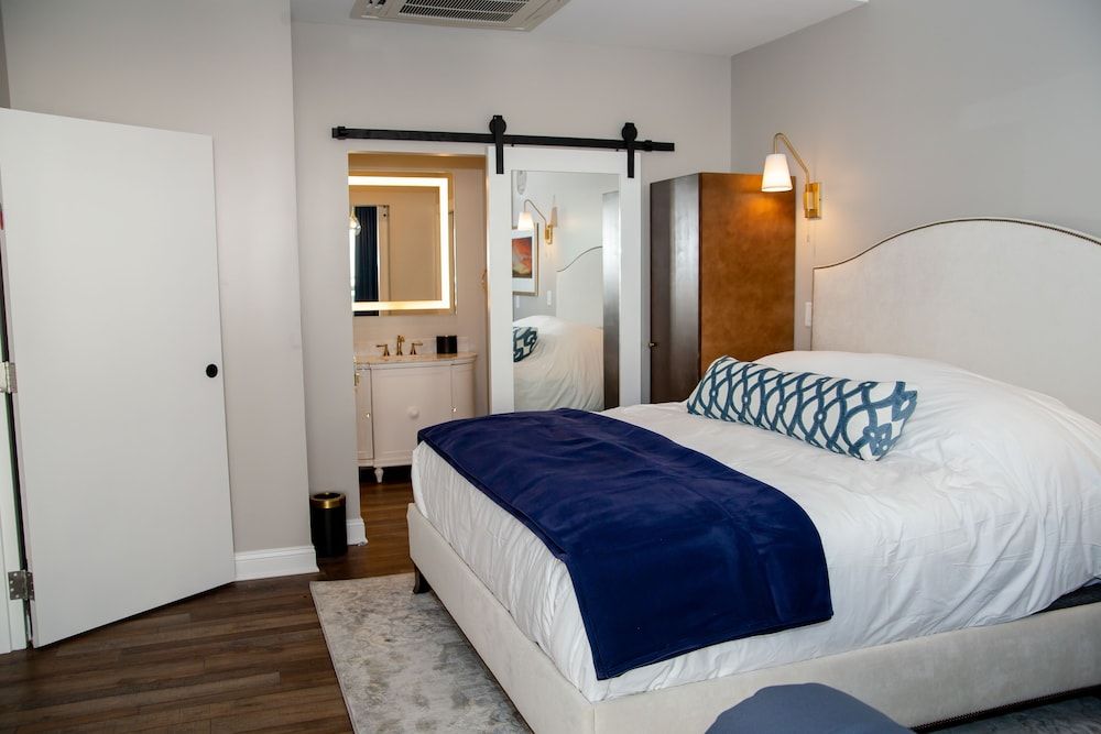 Annex Single King Suite