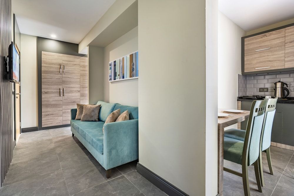 Rodinn Park Hotel Deluxe Room 5