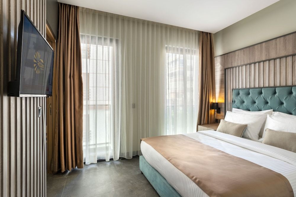 Rodinn Park Hotel Deluxe Room 8