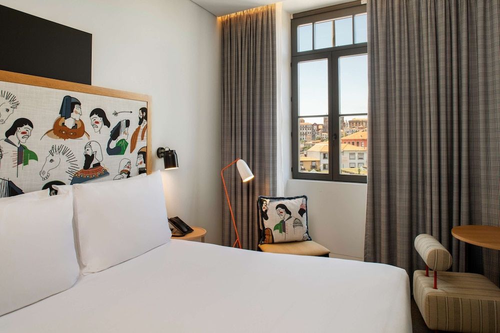Se Catedral Hotel Porto, Tapestry Collection By Hilton Room, 1 King Bed 3