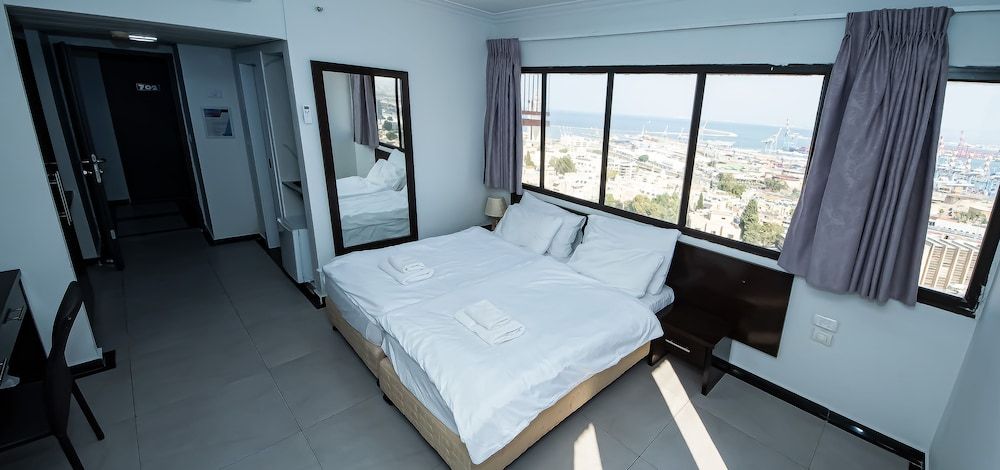 Haifa Tower Hotel Deluxe Room, City View 26
